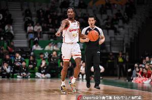 媒体人:马凯尔·约翰逊的能力不算强 但大局观&职业态度是第一档