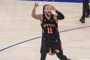 没手感！布伦森首节5投仅1中拿2分 正负值-7