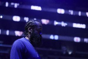 也是一段难忘的经历！3年前的今天：哈登被76人交易至快船