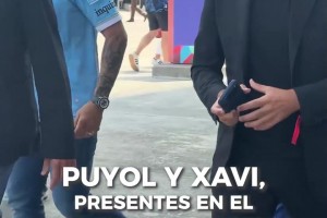 支持前队友梅西还是观察对手❓️哈维&普约尔观看英阿大战