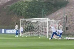 齐达内国家队训练首秀！这球传得太丝滑，教你什么叫宗师气场！⚽