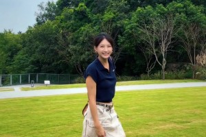 球场上让男生都头疼的石一童，脱下球衣后居然这么美