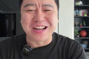 人气不俗！保罗现身菲尼克斯水星主场 获得观众掌声致意