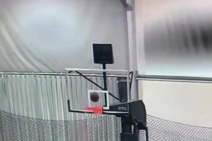 大前锋身材的斯科拉，和科比卡起位来居然也这么费劲啊！