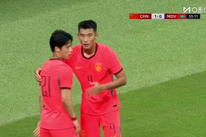 5分钟2球！王子铭头球破门完成双响，国足2-0领先马尔代夫