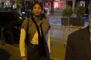 继承爸妈优良基因科比大女儿娜塔莉亚现身巴黎时装周~