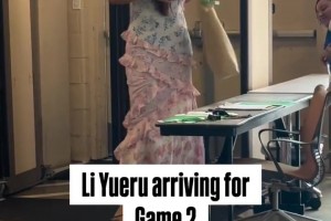 哇塞，小宝变辣妹了！李月汝这身吊带裙装扮真的好美啊！