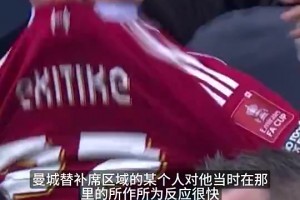 记录生活！波兰球迷手写球队30年比赛档案！