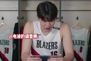 杨瀚森读球迷留言并说道：感谢球迷的支持 自己会努力和好好发挥