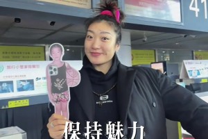 这穿搭风格挺帅啊！李梦社媒更新一组照片