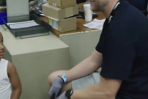 跟着灰熊队的视角，一起看看美国联邦快递工作者的一天