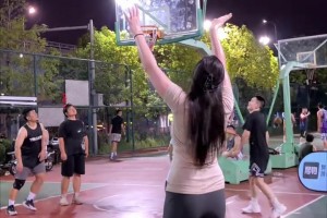 这是真的美沁纯晒打球视频 连中三分球 还有突破